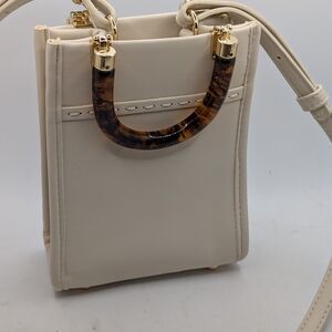 Elegant Cream Handbag with Tortoise Shell Handles